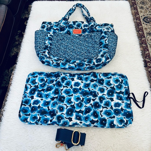 Marc by Marc Jacobs Floral Blue/White Tote Bag w/ mat & straps - Picture 2 of 16